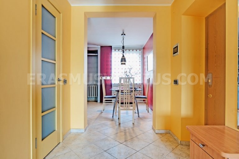 Erasmus Vilnius Wohnung 1 — Schlafzimmer mit Kingsize-Bett, Kauno gatvė in der Altstadt von Vilnius