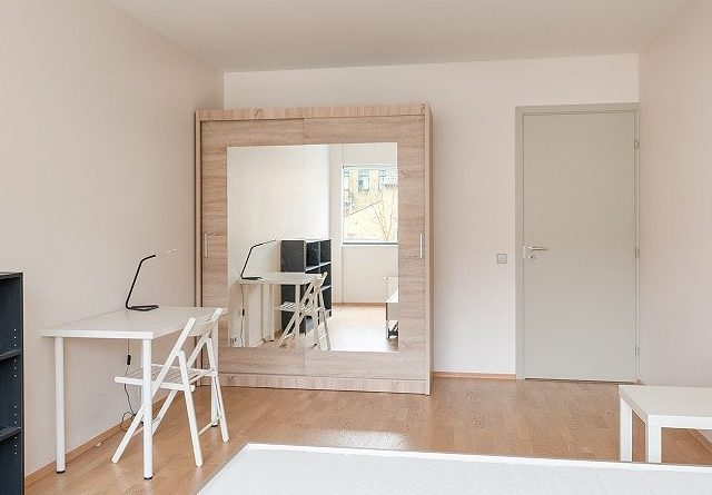 Erasmus Vilnius Wohnung 2 — Schlafzimmer mit Kingsize-Bett, Mindaugo gatvė
