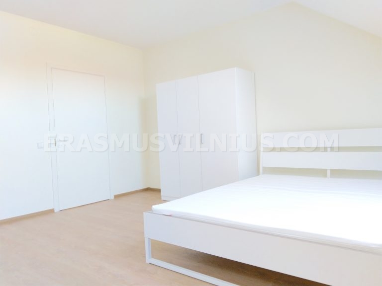 Küchenrenovierung mit neuen Schränken und Geräten