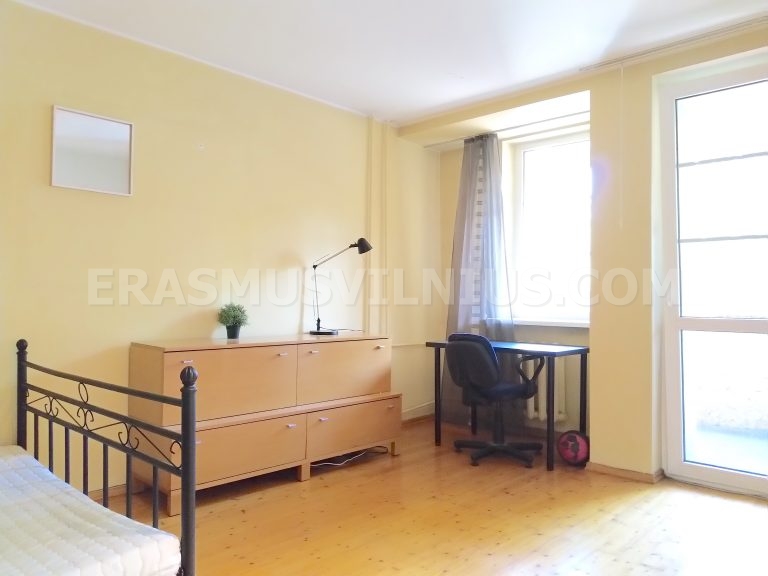 Schlafzimmermöbel und Teppich in Wohnung 1, Kauno gatvė Vilnius