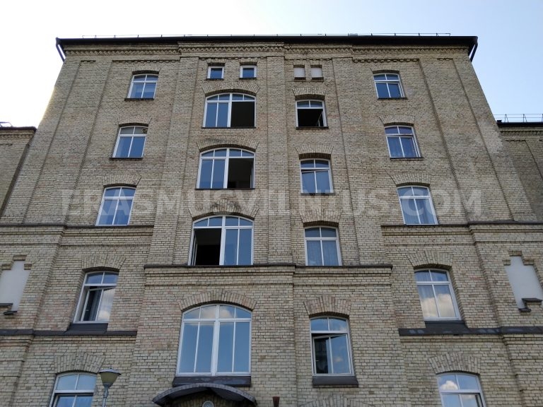 Sommerblick vom Schlafzimmerfenster — Dächer der Altstadt von Vilnius