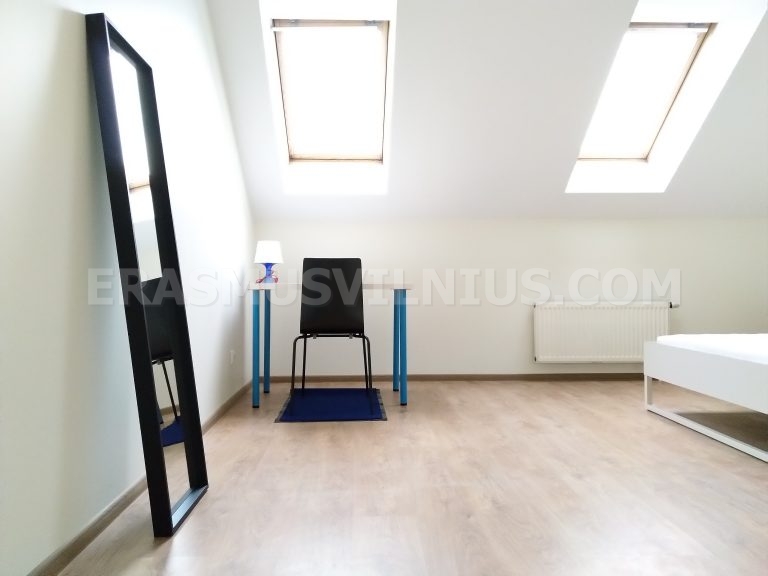 Hauptbadezimmer-Eingangsansicht in 6-Zimmer-Studentenwohnung