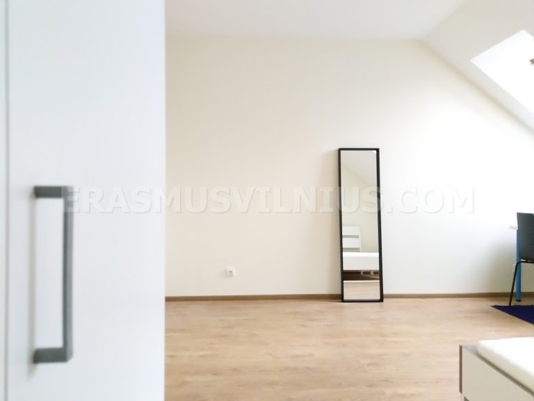 Badezimmer mit beheiztem Handtuchhalter in Erasmus-Studentenwohnung