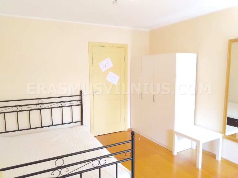 Eingangsbereich mit Garderobenhaken in Erasmus-Studentenwohnung