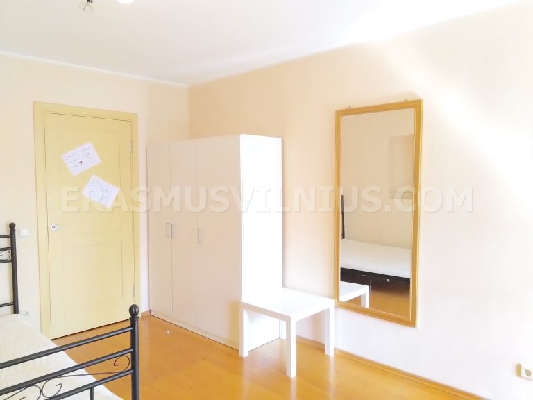 Küchentheke und Geräte in Altstadtwohnung Vilnius