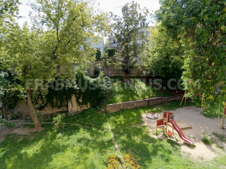 Straßenansicht des Gebäudeeingangs Kauno gatvė