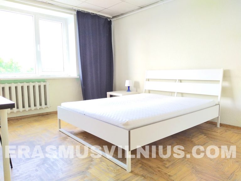 Badezimmer mit beheiztem Handtuchhalter in Wohnung 3