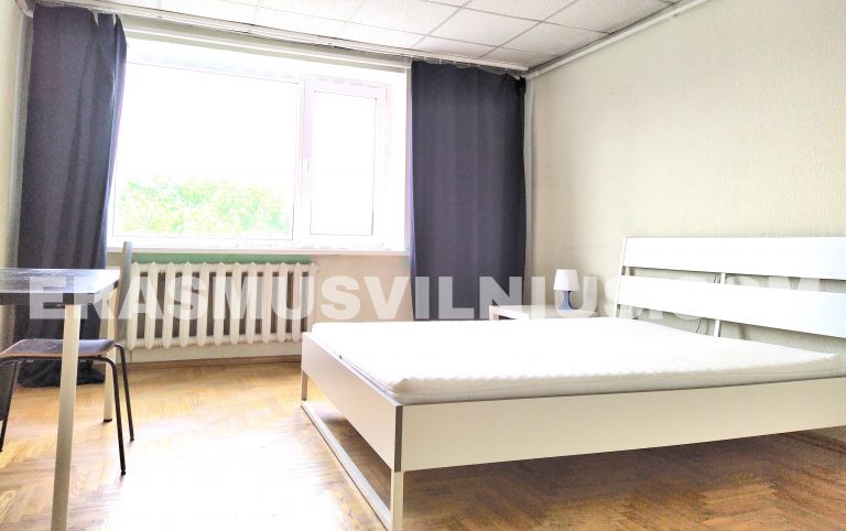 Geräumiges Zimmer mit Panorama-Stadtblick in Erasmus-Wohnung, Šaltinių gatvė Vilnius